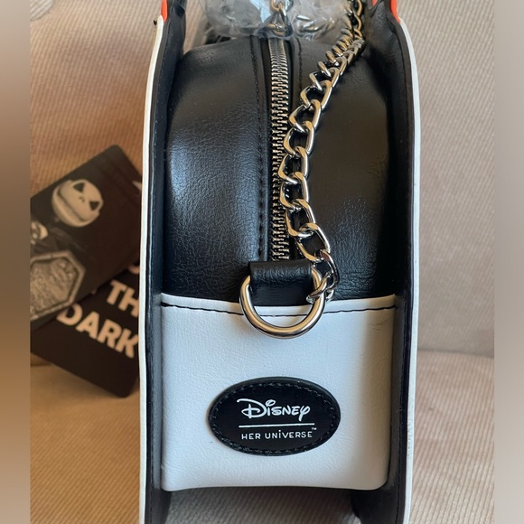 NEW Nightmare Before Christmas Jack Pumpkin Split Glow-In-The-Dark Crossbody Bag - Picture 5 of 10